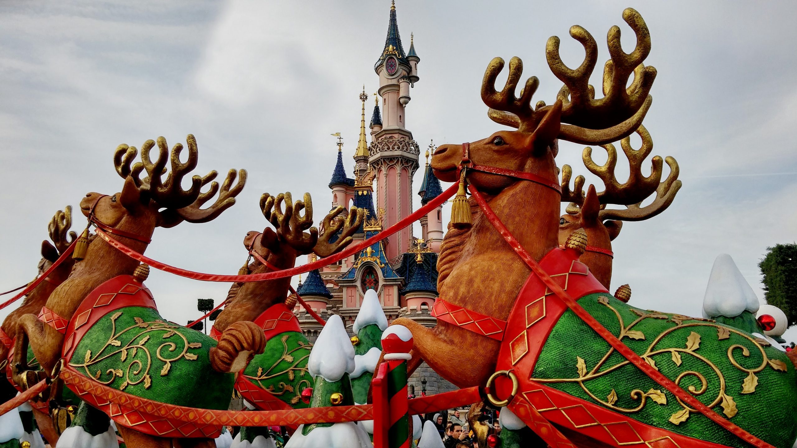 Desfile navideño en Disneyland París